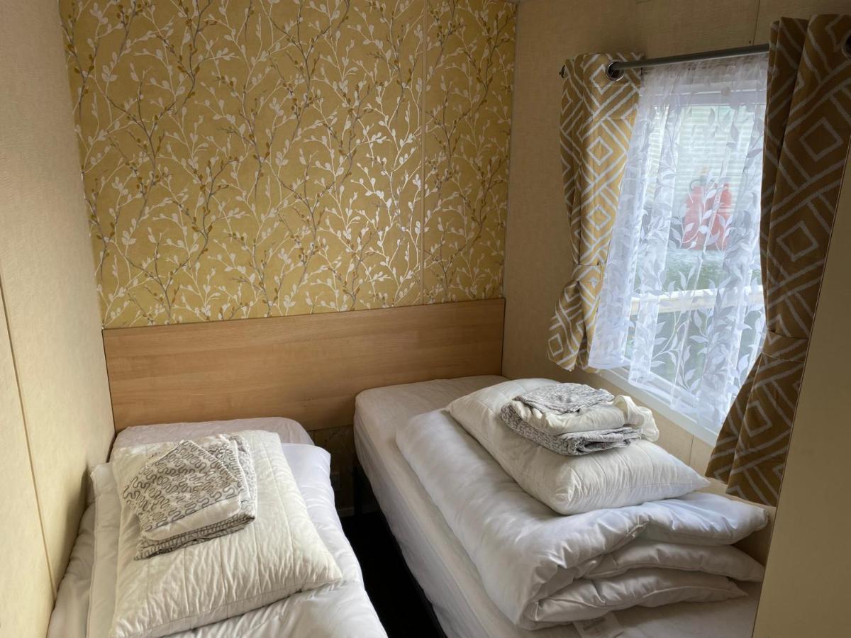 3 Bedroom 8 Berth Standard Basic Caravans With Hot Tub,Mountain Bikes تاتيرشال المظهر الخارجي الصورة