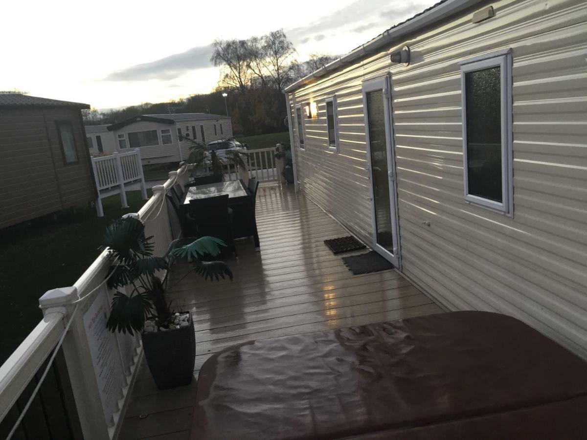 3 Bedroom 8 Berth Standard Basic Caravans With Hot Tub,Mountain Bikes تاتيرشال المظهر الخارجي الصورة